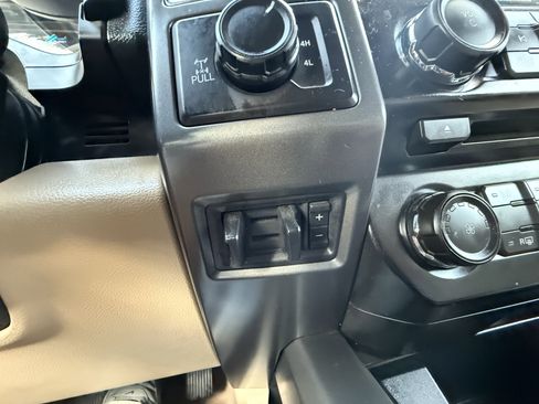 Used 2017 Ford F250 XLT w/ XLT Value Package image 26