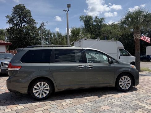 Used 2014 Toyota Sienna Limited w/ Limited Premium Package FWD image 4