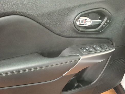 Used 2022 Jeep Cherokee Limited w/ Elite Package image 7