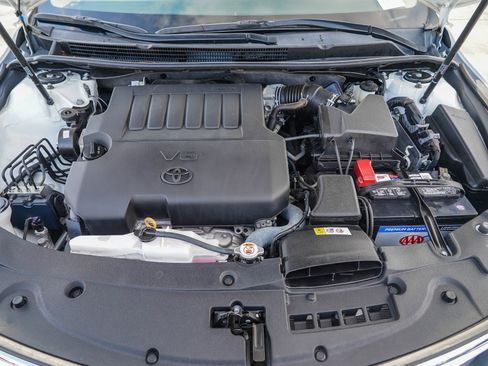 Used 2018 Toyota Avalon XLE image 28