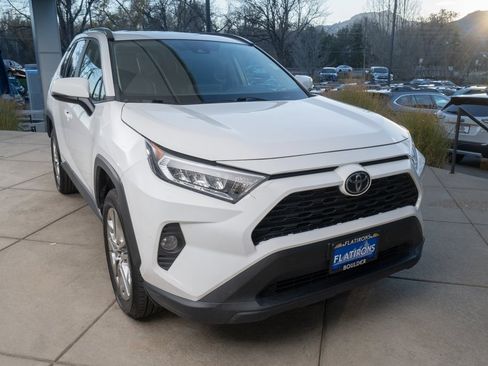 Used 2020 Toyota RAV4 XLE Premium image 2
