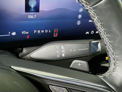 Used 2025 Buick Enclave Preferred image 24