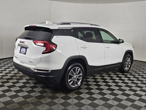 Used 2024 GMC Terrain SLT image 3
