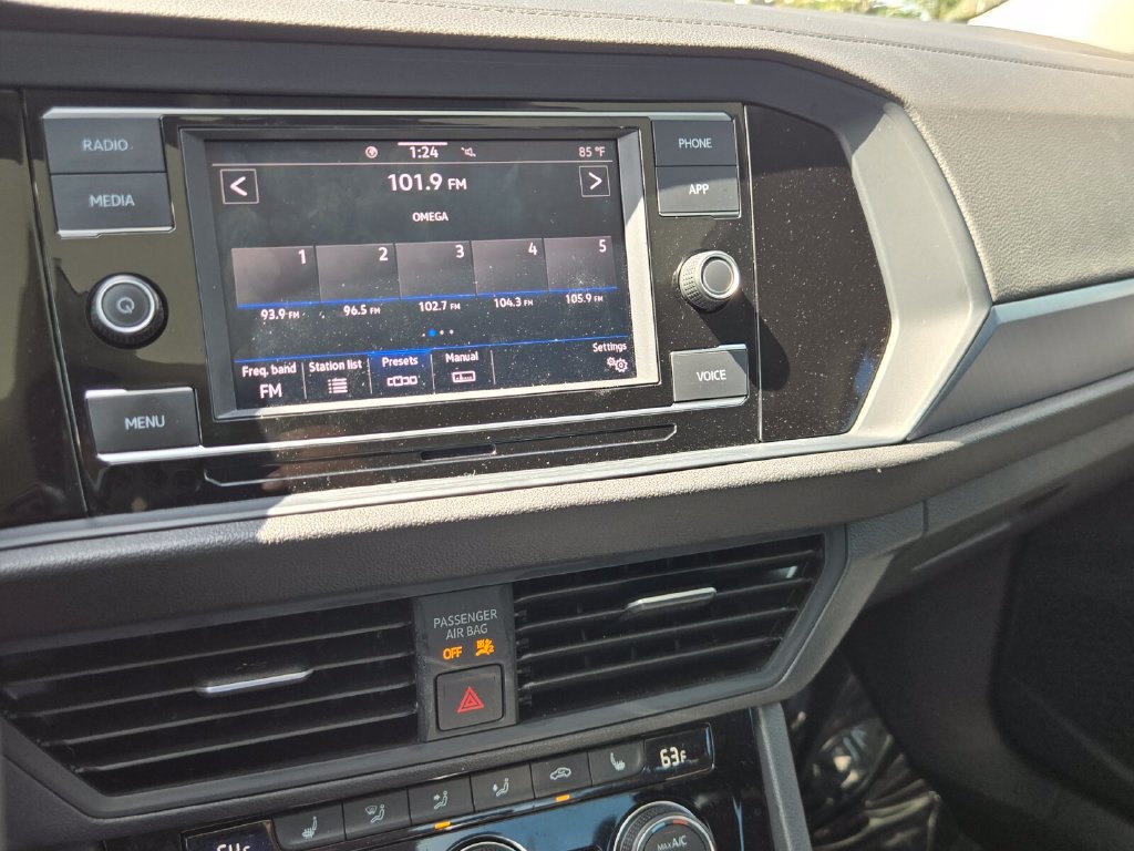 Certified 2024 Volkswagen Jetta SE w/ Panoramic Sunroof Package FWD image 21