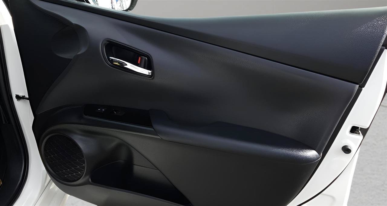 Used 2019 Toyota Prius LE FWD image 32