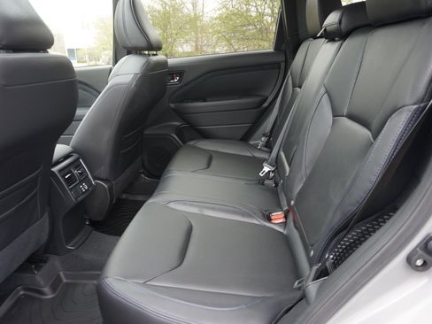 Used 2025 Subaru Forester Limited AWD/4WD image 15