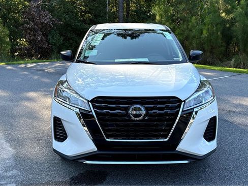 New 2025 Nissan Kicks Play S image 2