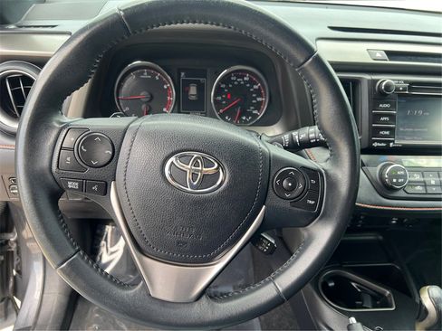 Used 2016 Toyota RAV4 SE image 18