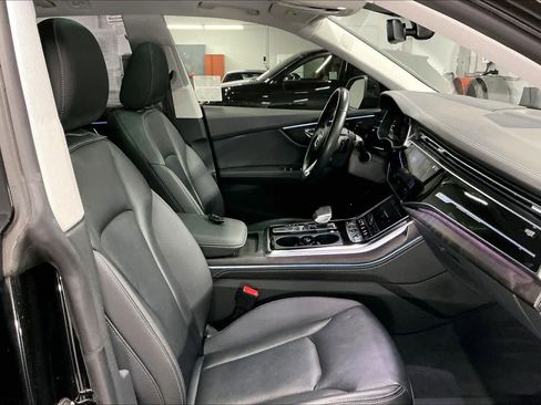 Used 2023 Audi Q8 Prestige w/ Prestige Package image 10
