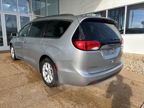 Used 2018 Chrysler Pacifica Touring-L Plus w/ Tire & Wheel Group image 7