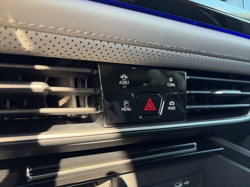 Used 2025 Volkswagen Atlas Peak Edition SE image 15