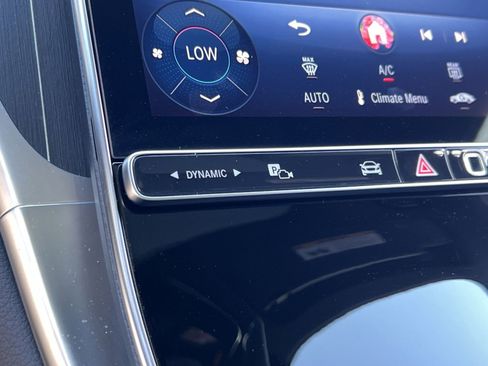 Used 2026 Mercedes-Benz GLC 300 4MATIC image 32