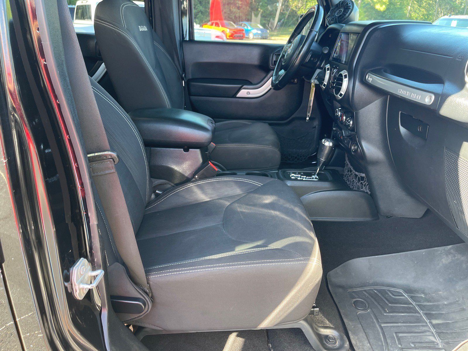 Used 2016 Jeep Wrangler Unlimited Sahara AWD/4WD image 19