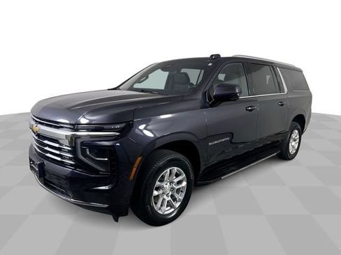 Used 2025 Chevrolet Suburban LT AWD/4WD image 4