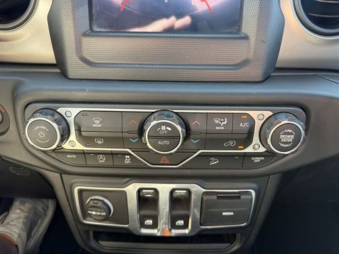Used 2018 Jeep Wrangler Sport AWD/4WD image 4