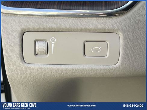 Used 2021 Volvo XC60 T5 Momentum w/ Climate Package image 20