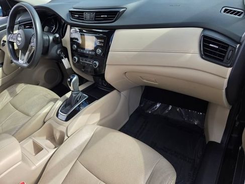 Used 2017 Nissan Rogue S FWD image 17