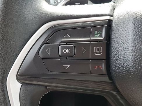Used 2023 Jeep Grand Cherokee Laredo AWD/4WD image 13