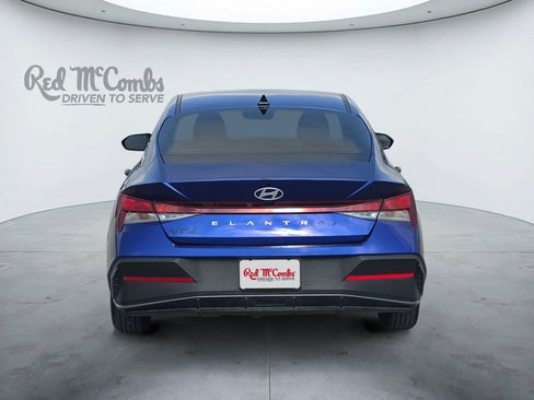 Certified 2025 Hyundai Elantra SE FWD image 4