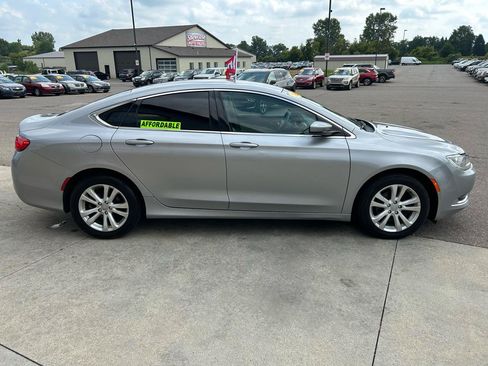 Used 2015 Chrysler 200 Limited FWD image 4