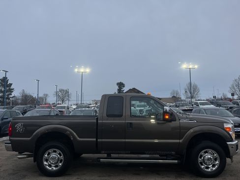 Used 2016 Ford F250 XLT w/ XLT Premium Package image 5