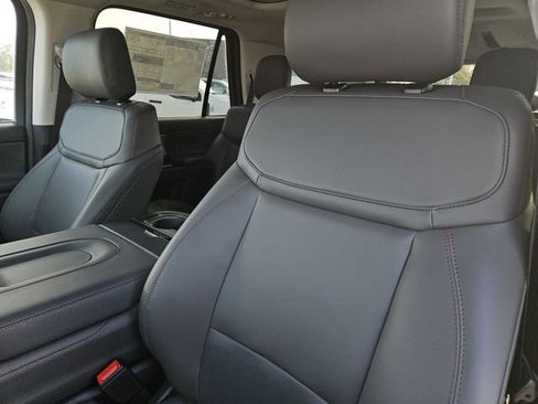 New 2025 Ford Expedition Active image 23