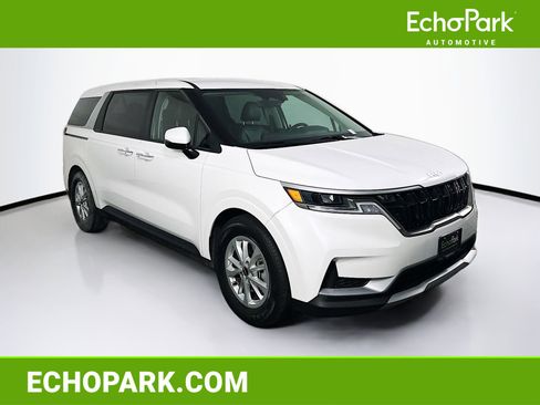 Used 2024 Kia Carnival LX image 1