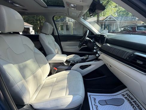 Used 2023 Kia Telluride EX w/ EX Captain's Chair Package image 13