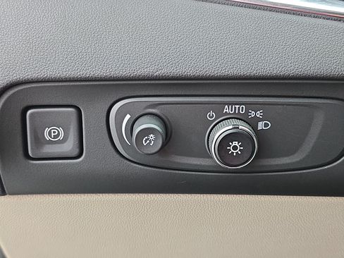 Used 2021 Buick Enclave Essence w/ Sound and Sites Package FWD image 27