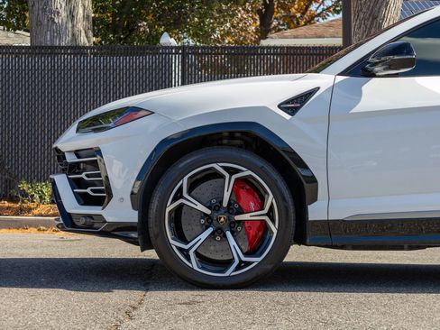 Used 2019 Lamborghini Urus image 18