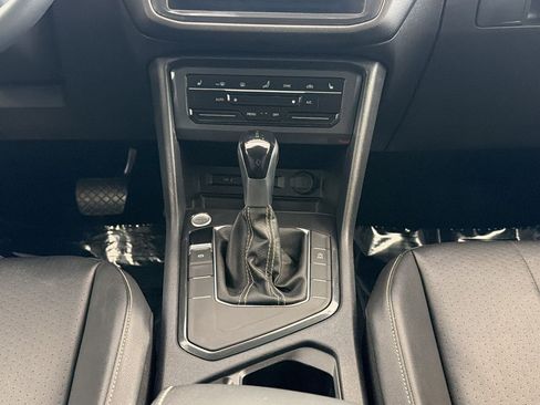 Used 2022 Volkswagen Tiguan SE FWD image 18
