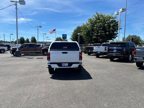 Used 2023 Chevrolet Colorado LT w/ LT Convenience Package II AWD/4WD image 4