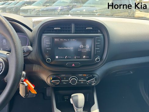 Certified 2023 Kia Soul LX w/ LX Technology Package FWD image 20