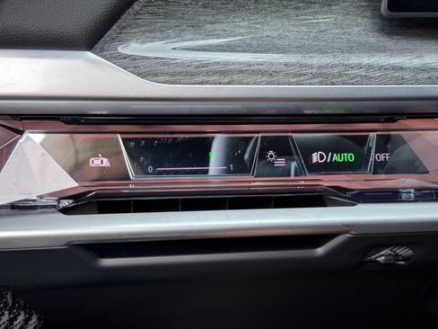 Used 2023 BMW i7 xDrive60 w/ Executive Package 2 AWD/4WD image 19