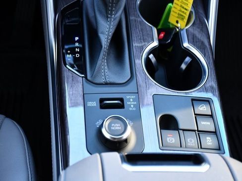 Used 2023 Toyota Highlander Limited image 30