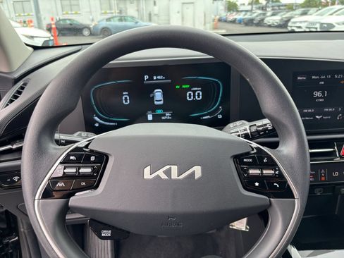 Used 2026 Kia Niro LX FWD image 25