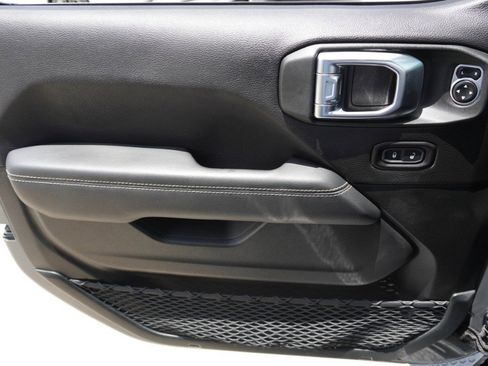 Used 2019 Jeep Wrangler Unlimited Sahara AWD/4WD image 24