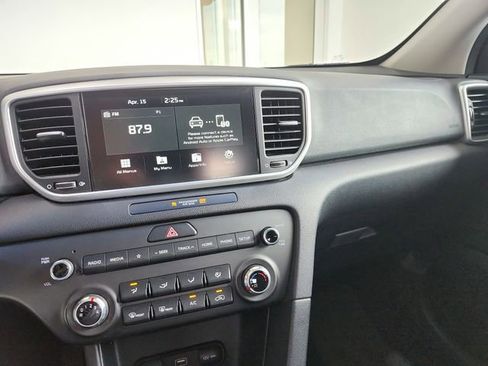 Used 2022 Kia Sportage LX AWD/4WD image 17