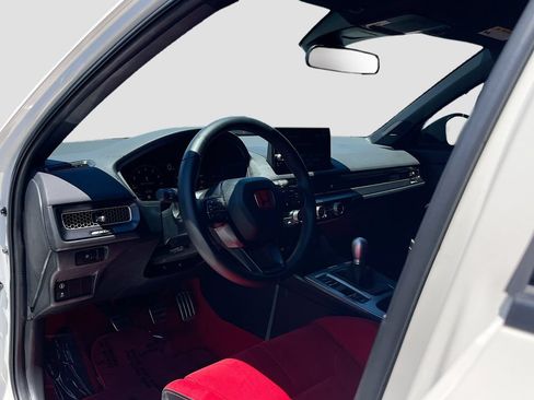 Used 2025 Honda Civic Type R image 9