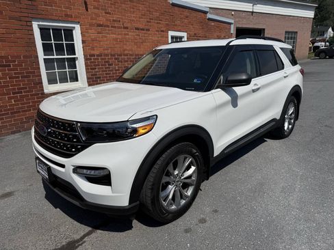 Used 2020 Ford Explorer XLT w/ Equipment Group 202A AWD/4WD image 2