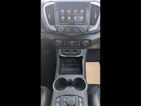 Used 2024 GMC Terrain SLT image 15
