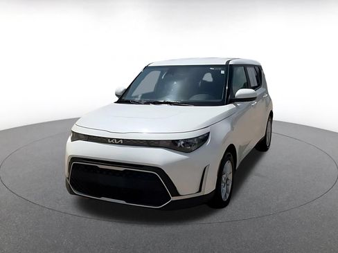Used 2025 Kia Soul LX w/ LX Technology Package FWD image 7
