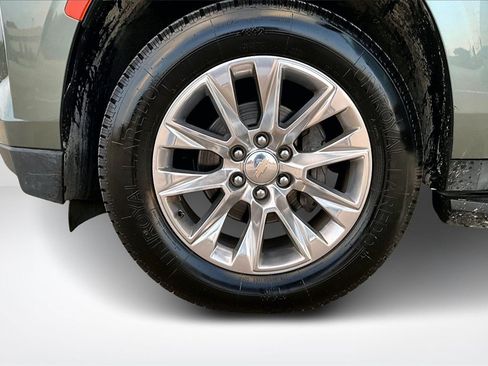 Used 2023 Chevrolet Suburban Premier image 35