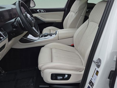 Used 2025 BMW X7 M60i w/ Climate Comfort Package AWD/4WD image 9