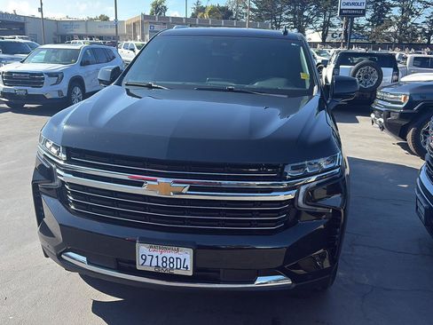 Used 2023 Chevrolet Suburban LT RWD image 8