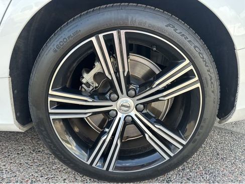 Used 2019 Volvo S60 T8 Inscription image 15