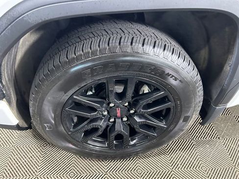 Used 2023 GMC Sierra 1500 Elevation image 11