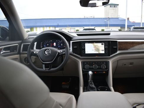 Used 2019 Volkswagen Atlas SEL Premium image 2