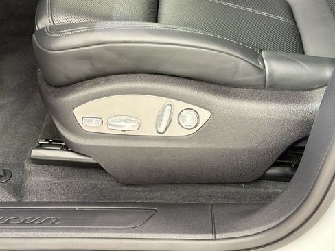 Certified 2026 Porsche Macan AWD/4WD image 15