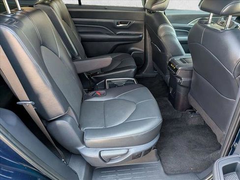 Used 2025 Toyota Grand Highlander FWD image 20